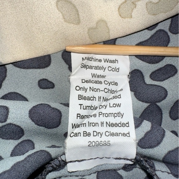 2 for $26 CABI Bella Leopard Skin Print Stretch Skirt Flowy Pockets Small - Picture 6 of 8